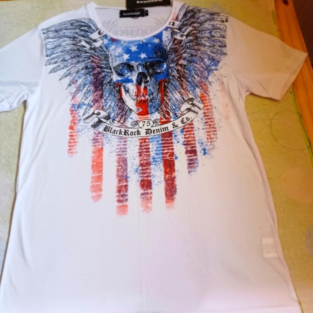 NWT Cesnleoik Black Rock Denim & Co. Patriotic Skull Tee, Size M